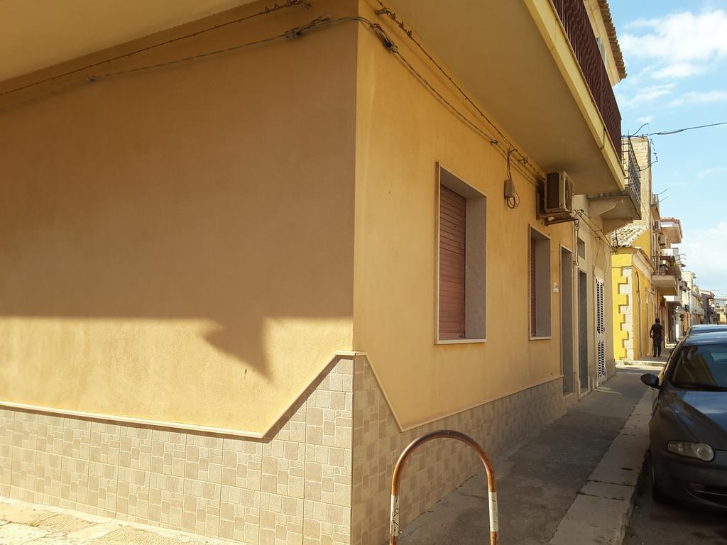 Апартаменты La Casa Di Salvi Санта-Кроче- Камерина Экстерьер фото